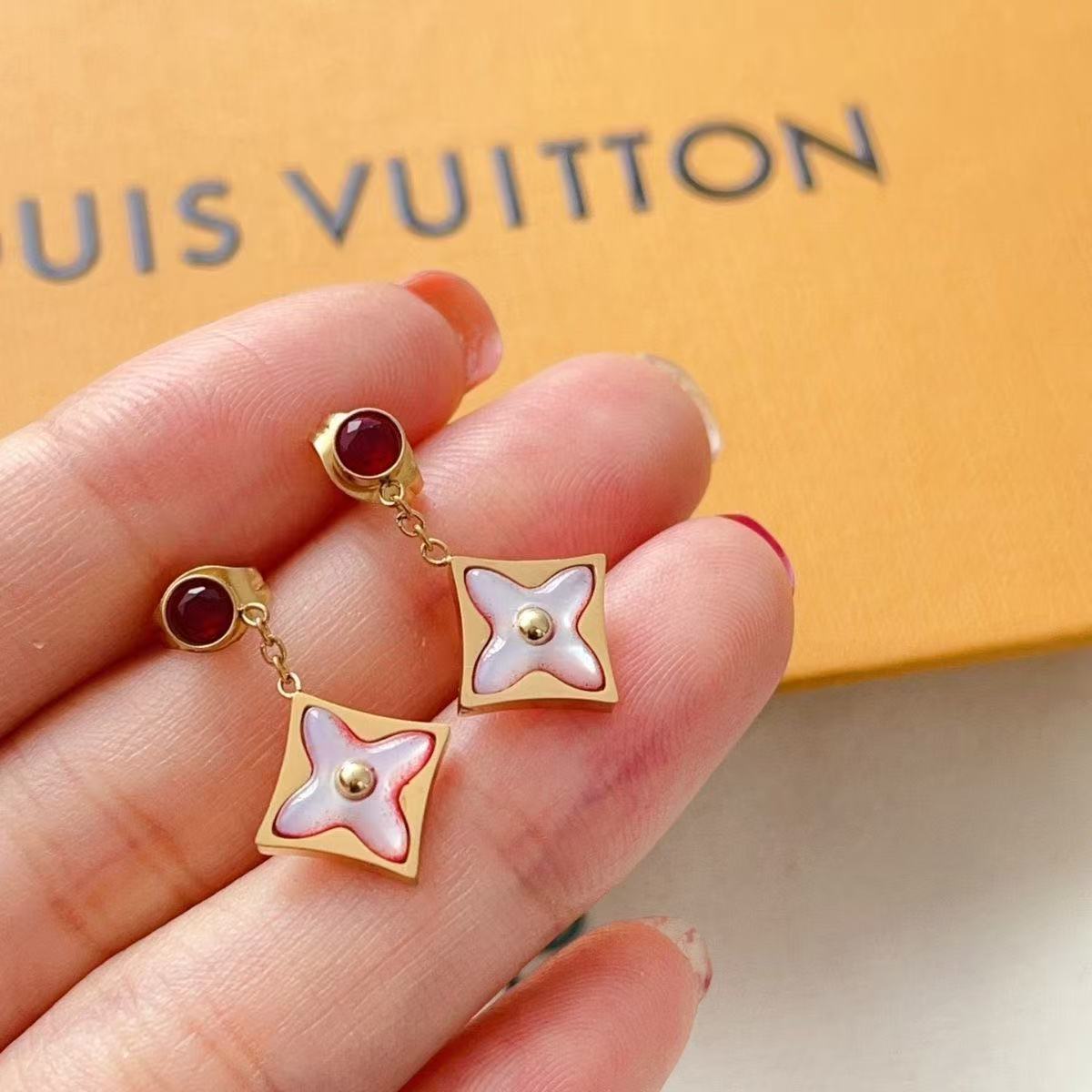 LV Gem & Monogram Flower Earrings YPD25090830