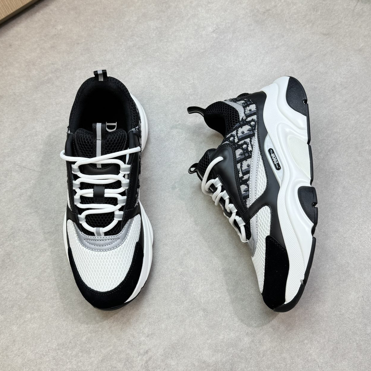 CD Men's Classic Oblique Sneakers XX25090854