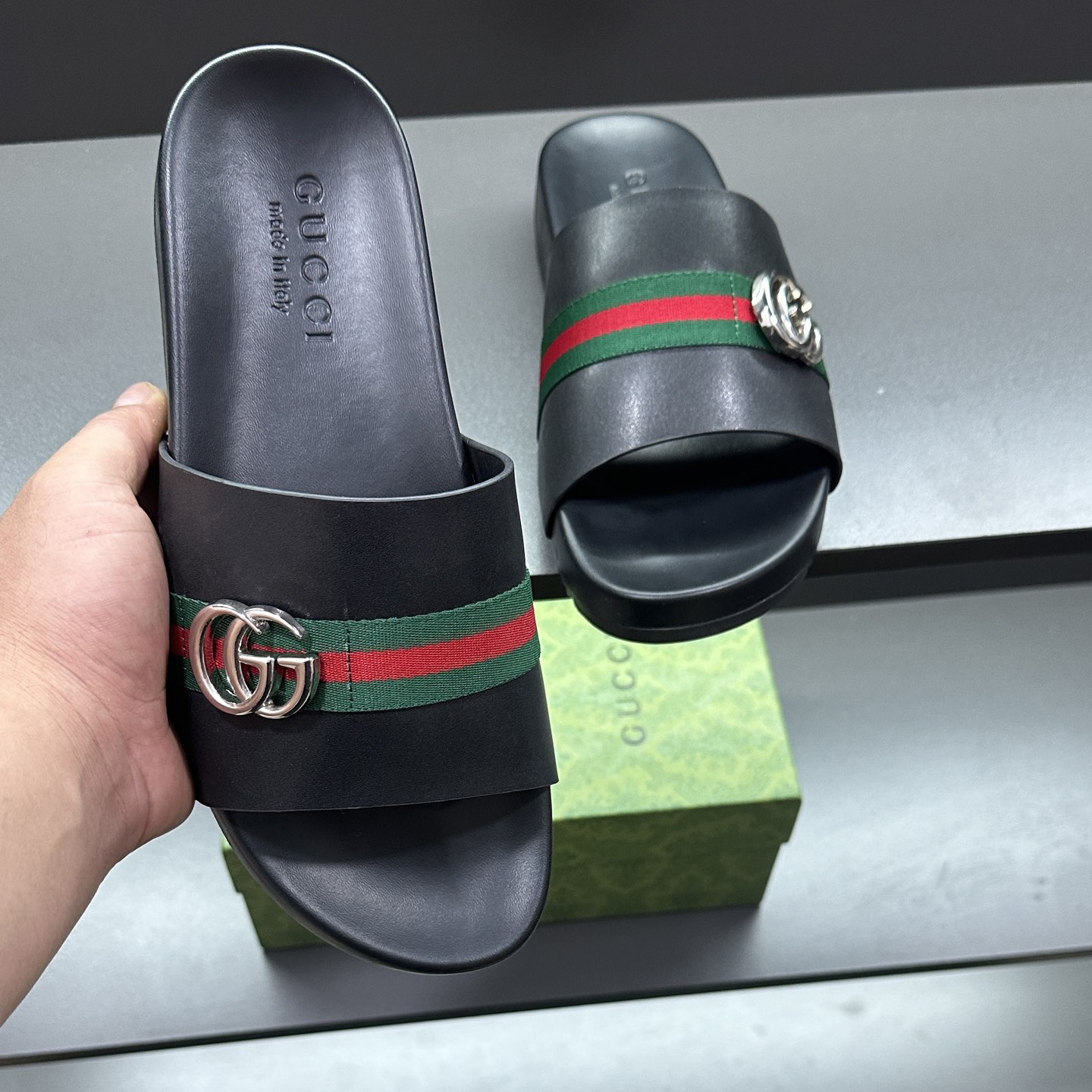 GG Men's Classic Micro Logo Slides XX25090851