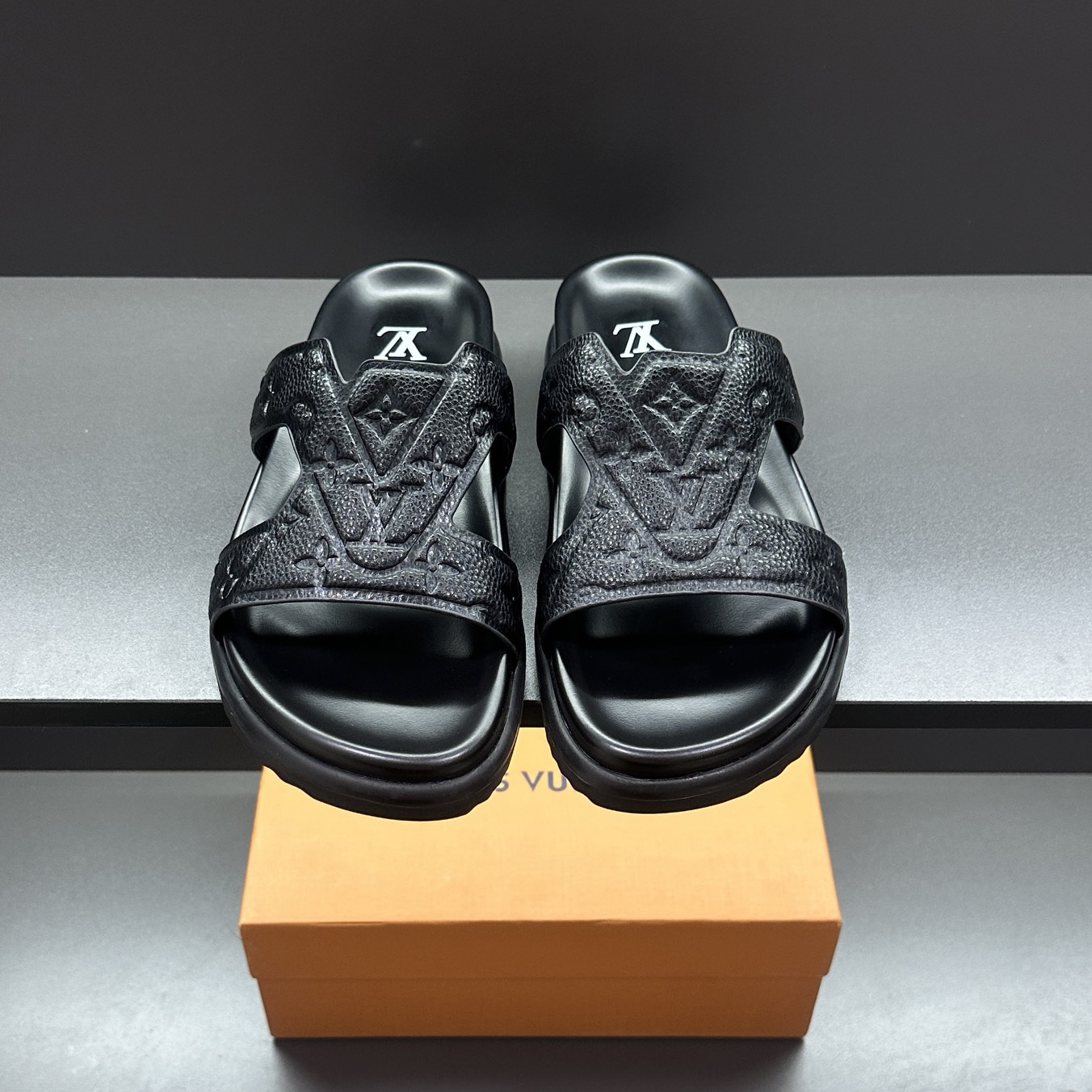 LV Men's 25New Grained Leather Sandals XX25090849