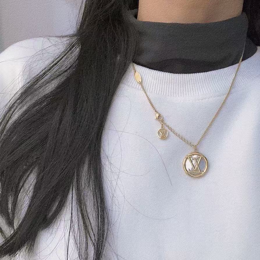 LV Mother-of-pearl Pendant Necklace YPD25090916