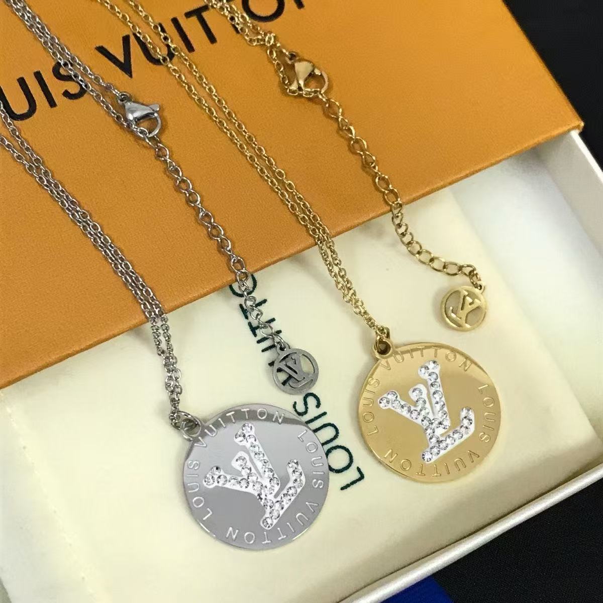 LV Iconic Crystal-Embedded Circular Pendant Necklace YPD25090915