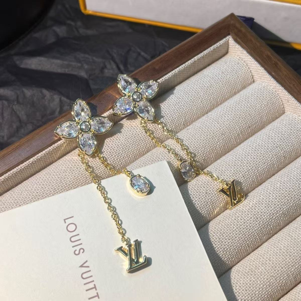 LV Four - Leaf Flower Crystal Tassel Earrings YPD25090920