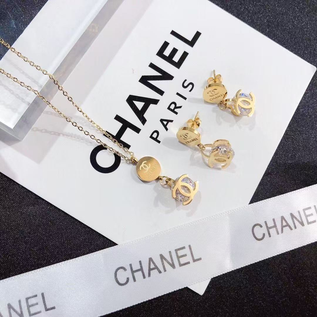 CH Double C Crystal - Embellished Gold Ball Pendant Set YPD25091021