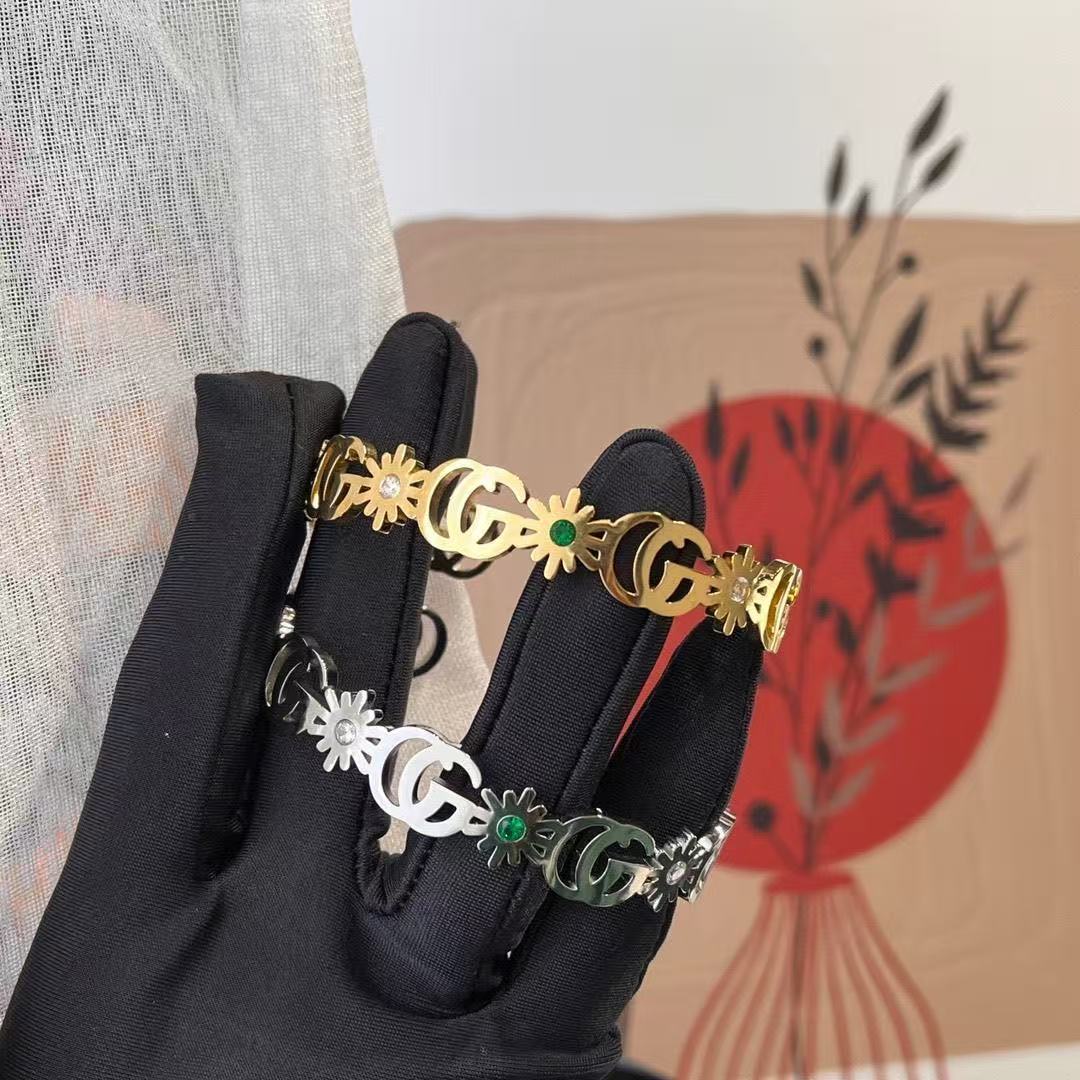 GG Double G Daisy & Green Crystal Open Cuff YPD25091013