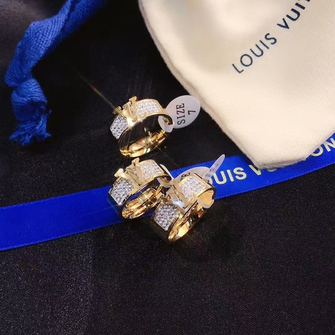 LV Golden Crystal V - Shaped Ring YPD25091032