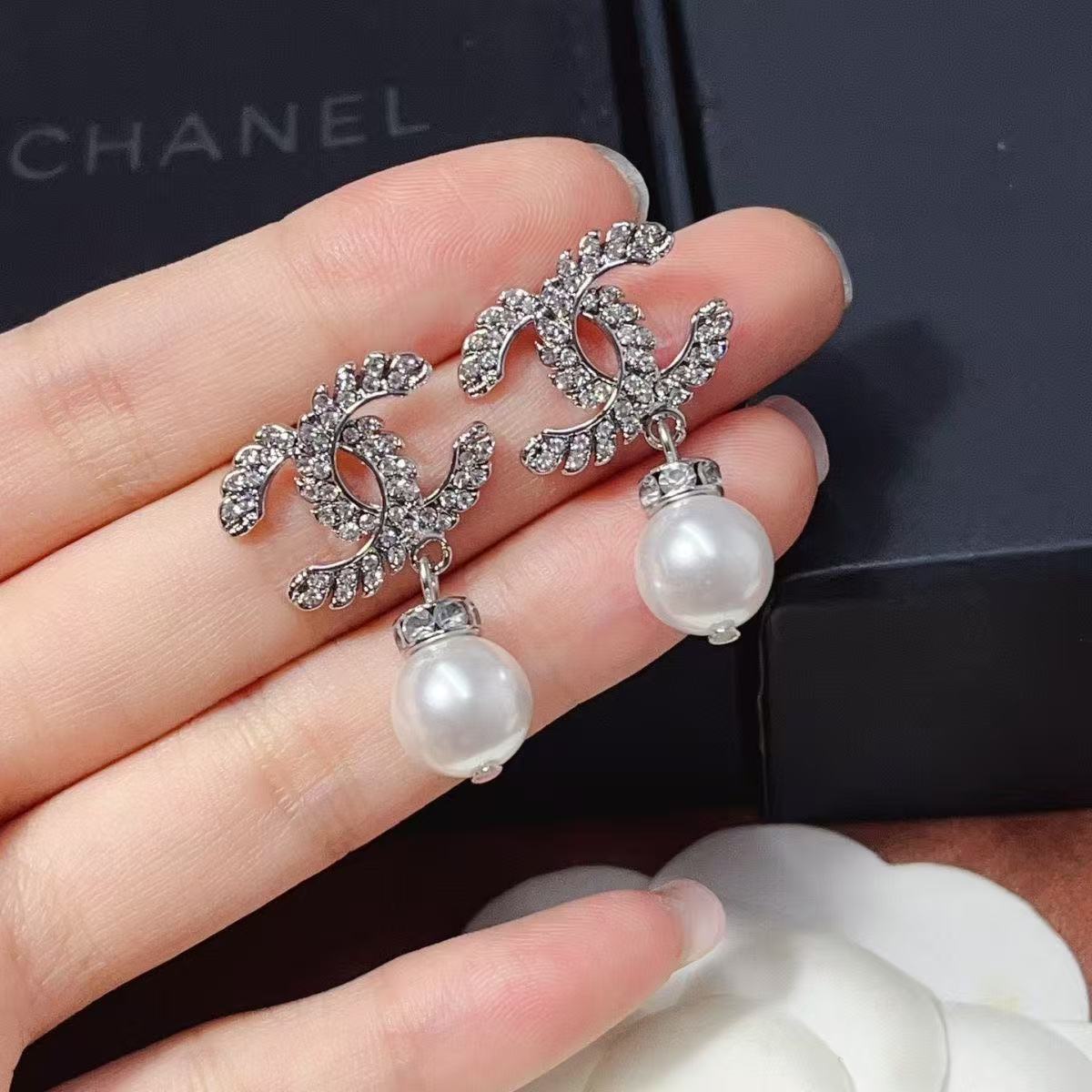 CH  Silver - toned double C pearl drop earrings YPD25091120