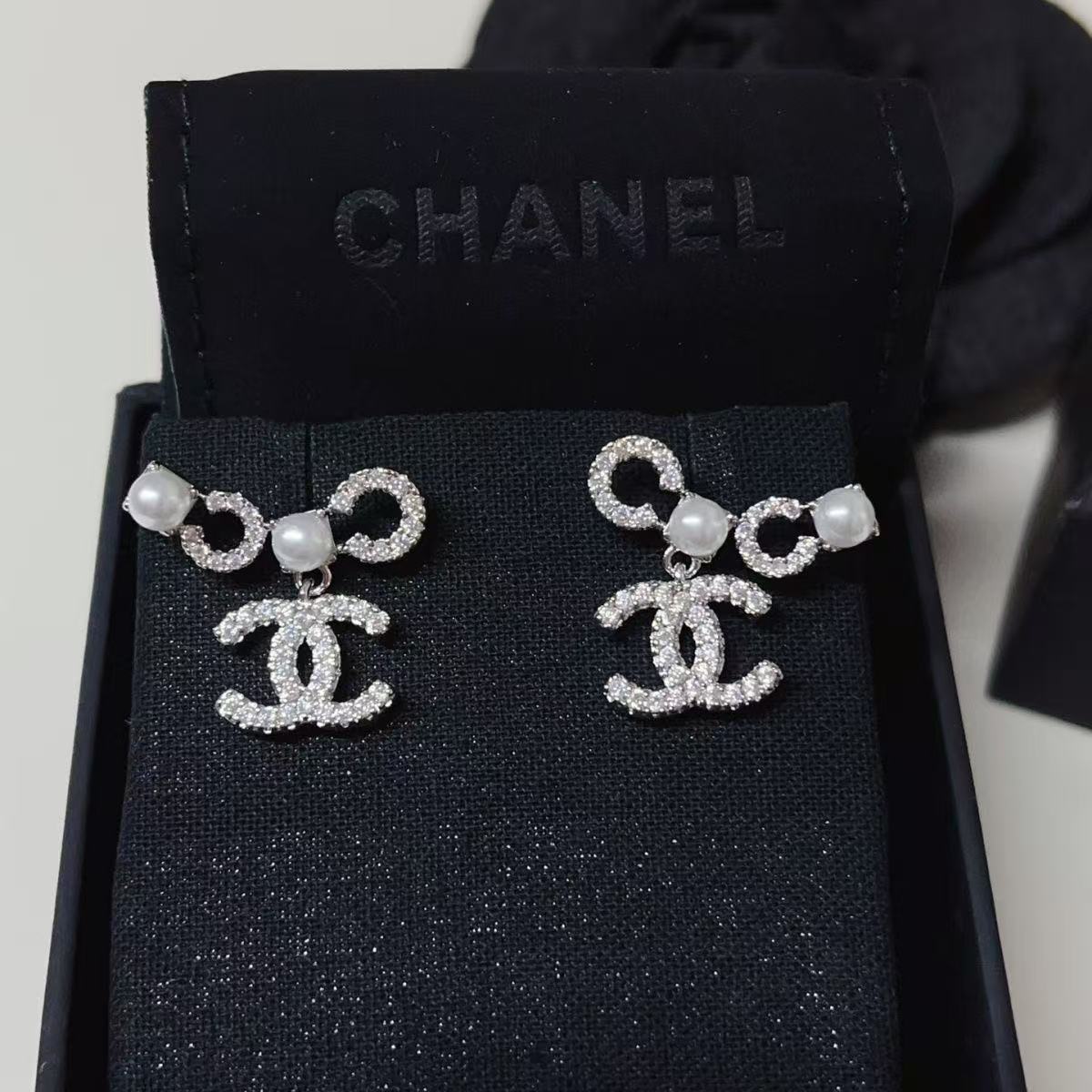 CH  Silver - toned double C pearl earrings YPD25091123