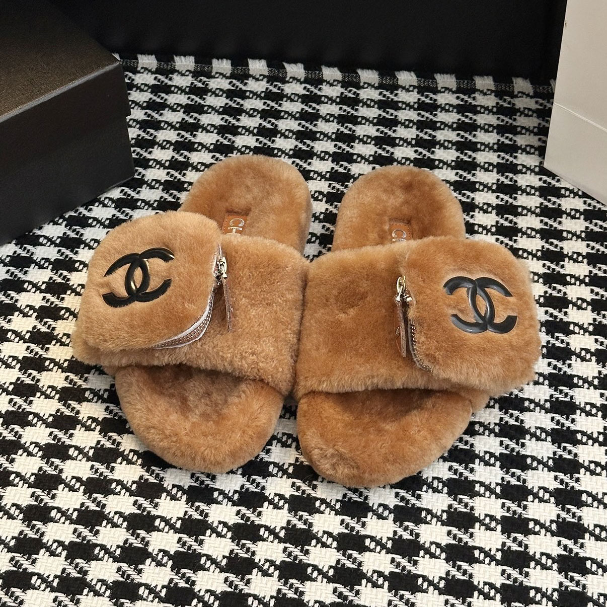 CH 25New Plush Slippers AE25091125