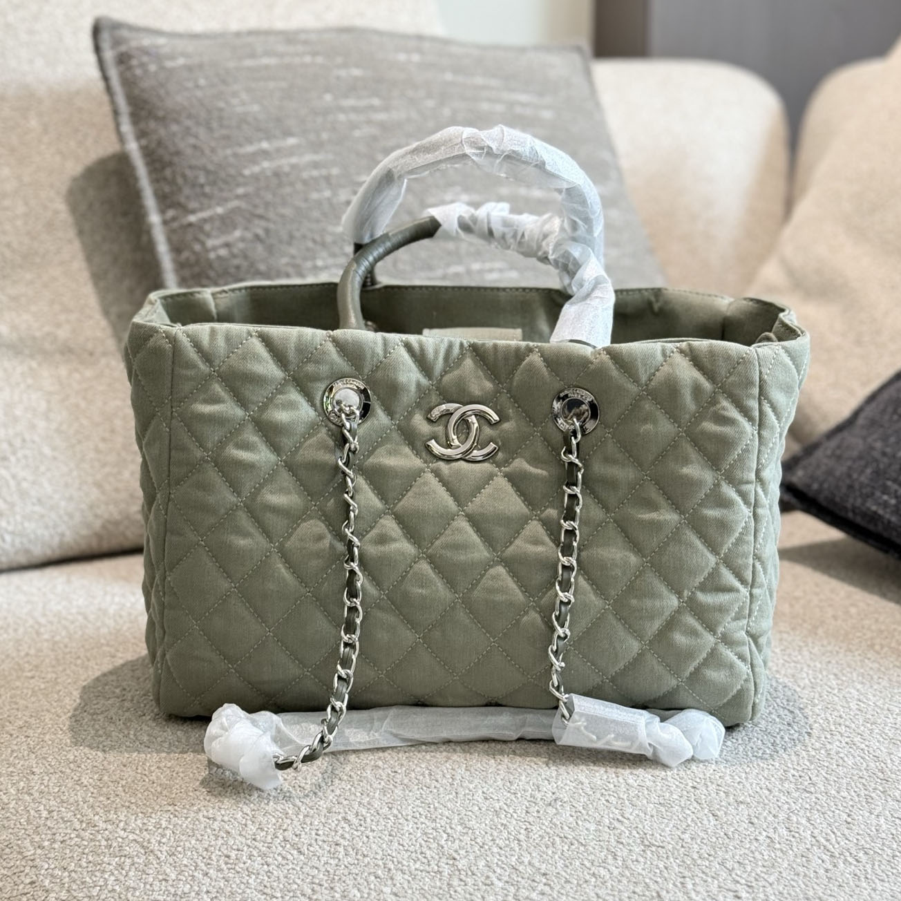 CH Green Canvas Tote LK25091205