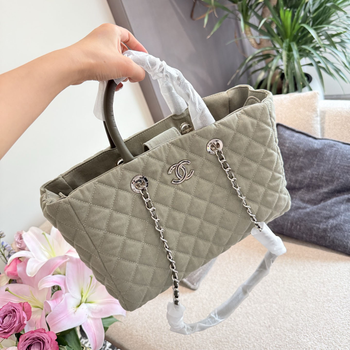 CH Green Canvas Tote LK25091205