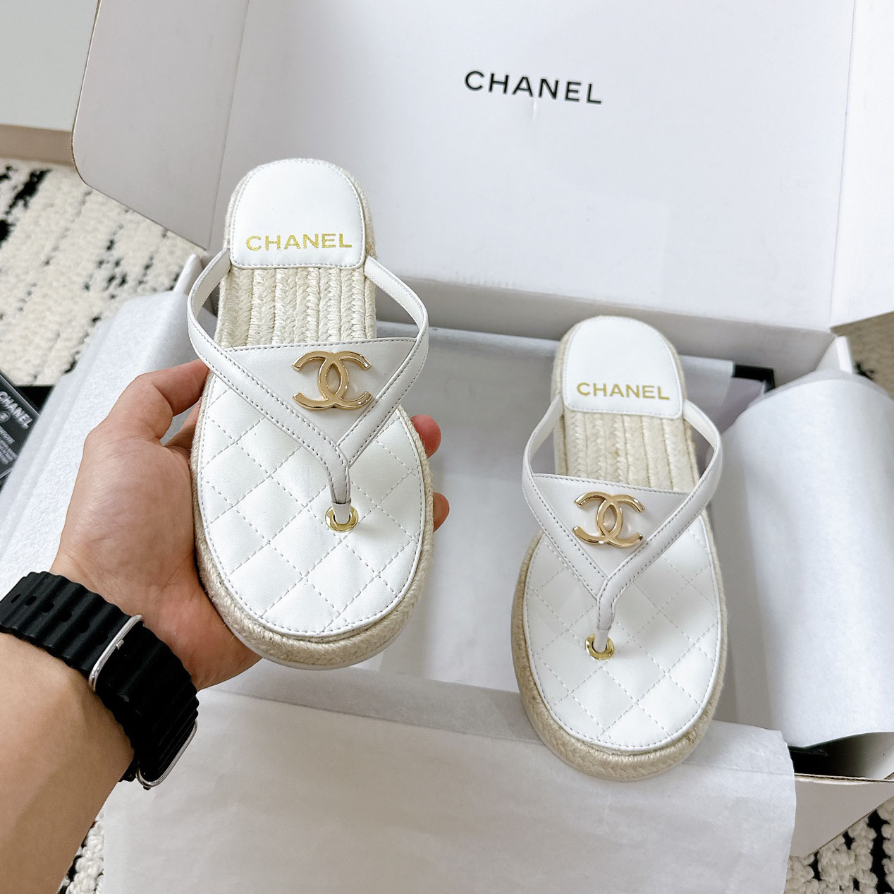 CH 25New Straw-Weave & Leather Combo Flip-Flops AE25091131