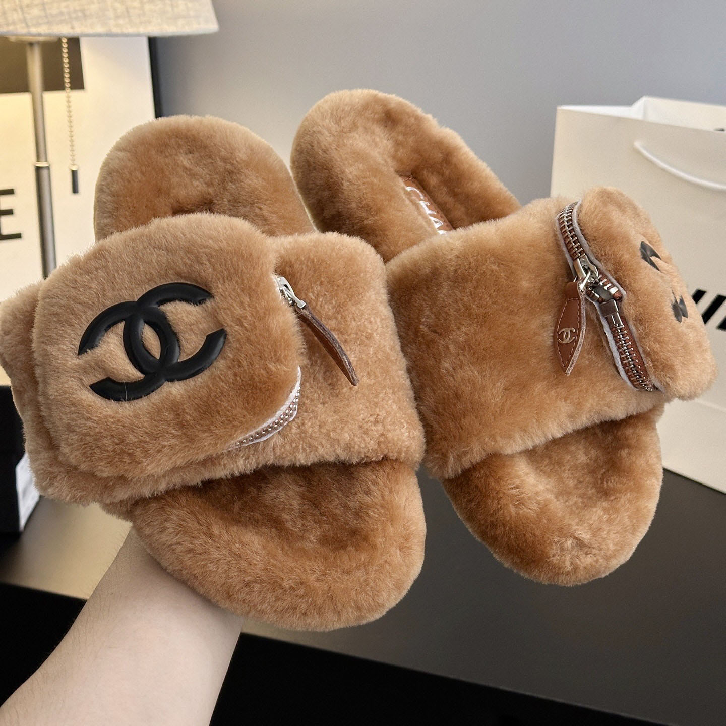 CH 25New Plush Slippers AE25091125