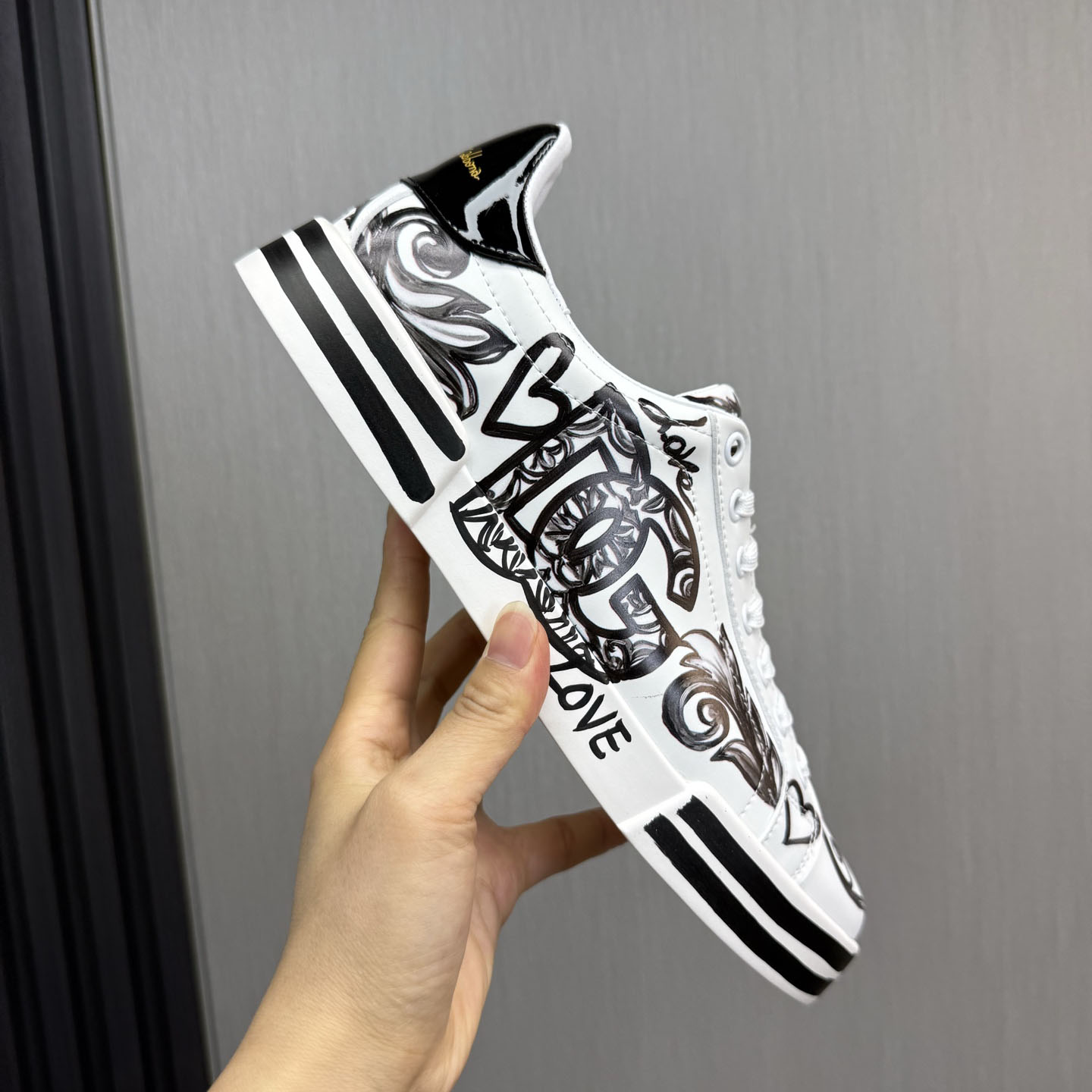D&G 25New Graffiti Sneakers LK25091202