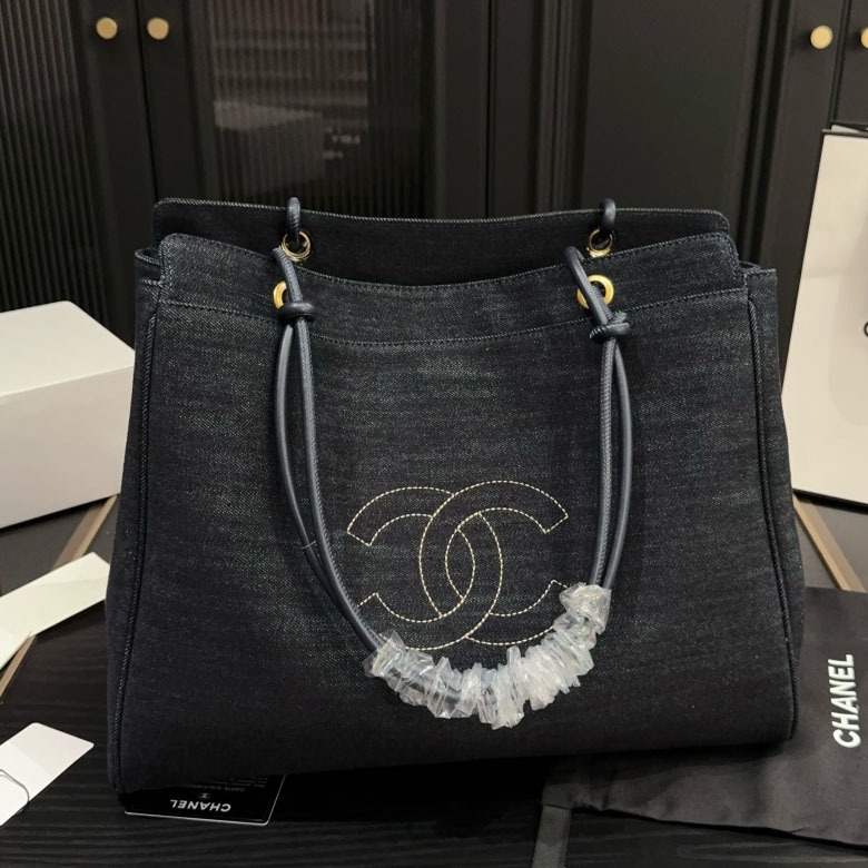 CH Vintage Denim Tote XX25091320