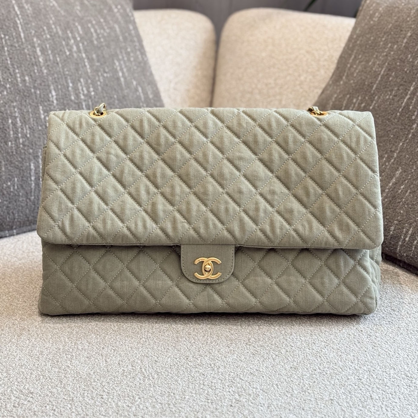 CH Large Canvas Tote XX25091302