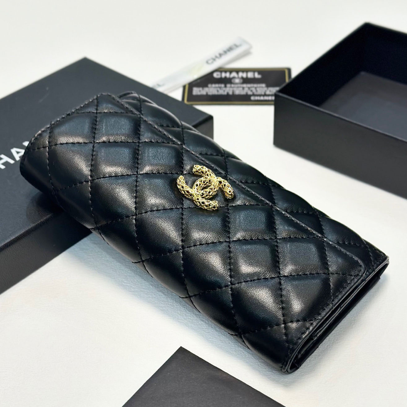 CH Quilted Pattern Long Bifold Wallet XX25091311