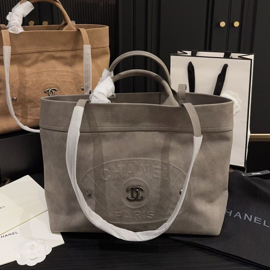 CH 25New Suede Tote XX25091317