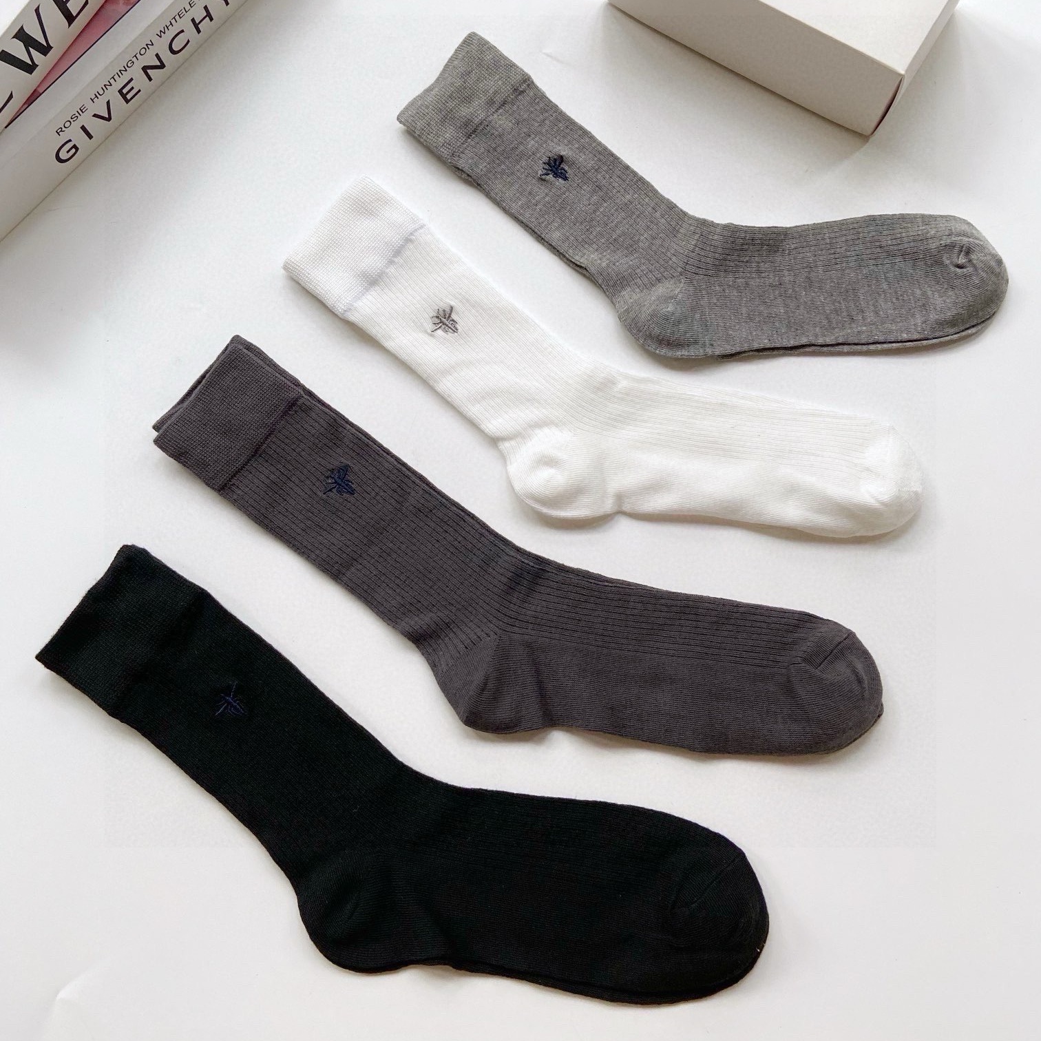 CD Lightweight and breathable mid-calf socks Set  YV25091380