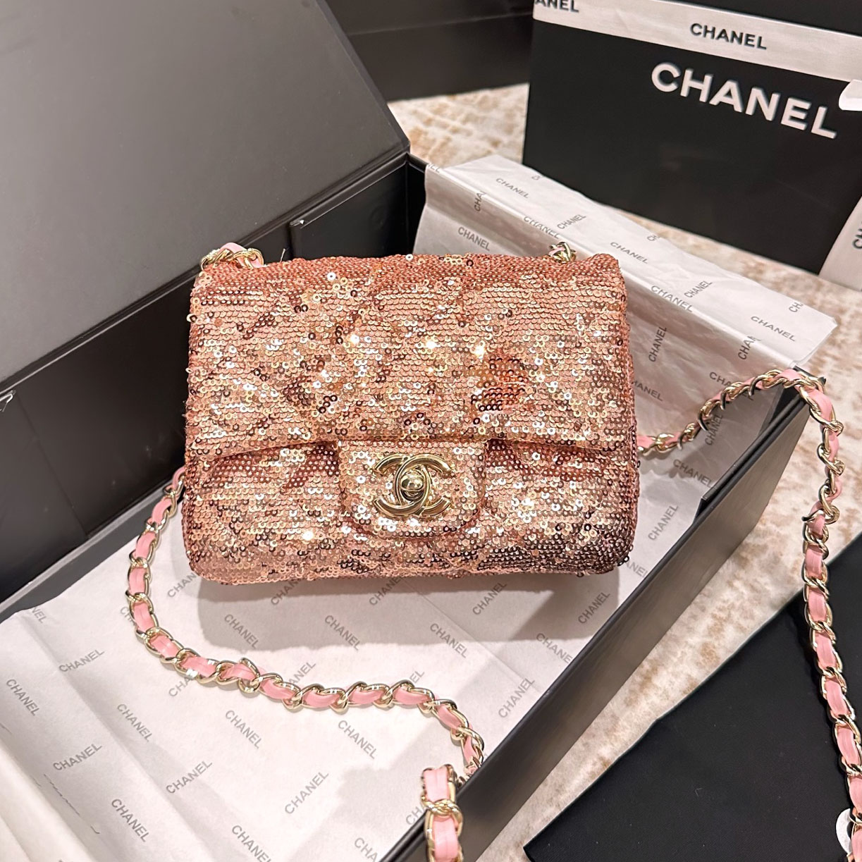 CH Gradient Sequin Shoulder Bag XX25091324