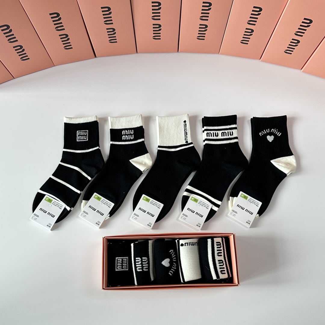 MIU Mid-Calf Socks Set YV25091339