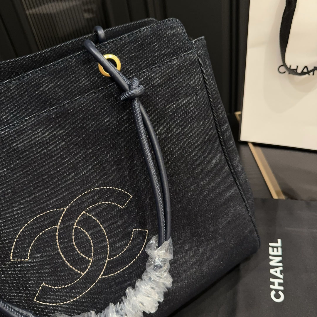 CH Vintage Denim Tote XX25091320