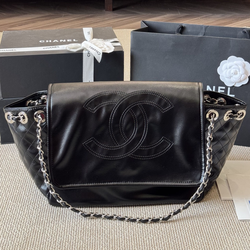 CH Retro Flap Tote XX25091316