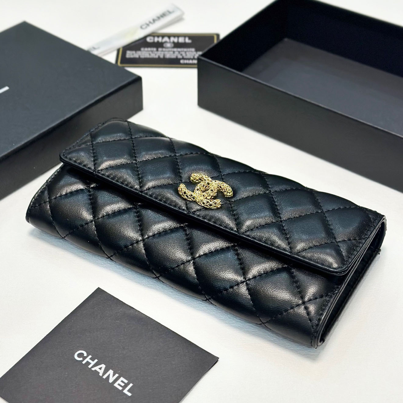 CH Quilted Pattern Long Bifold Wallet XX25091311