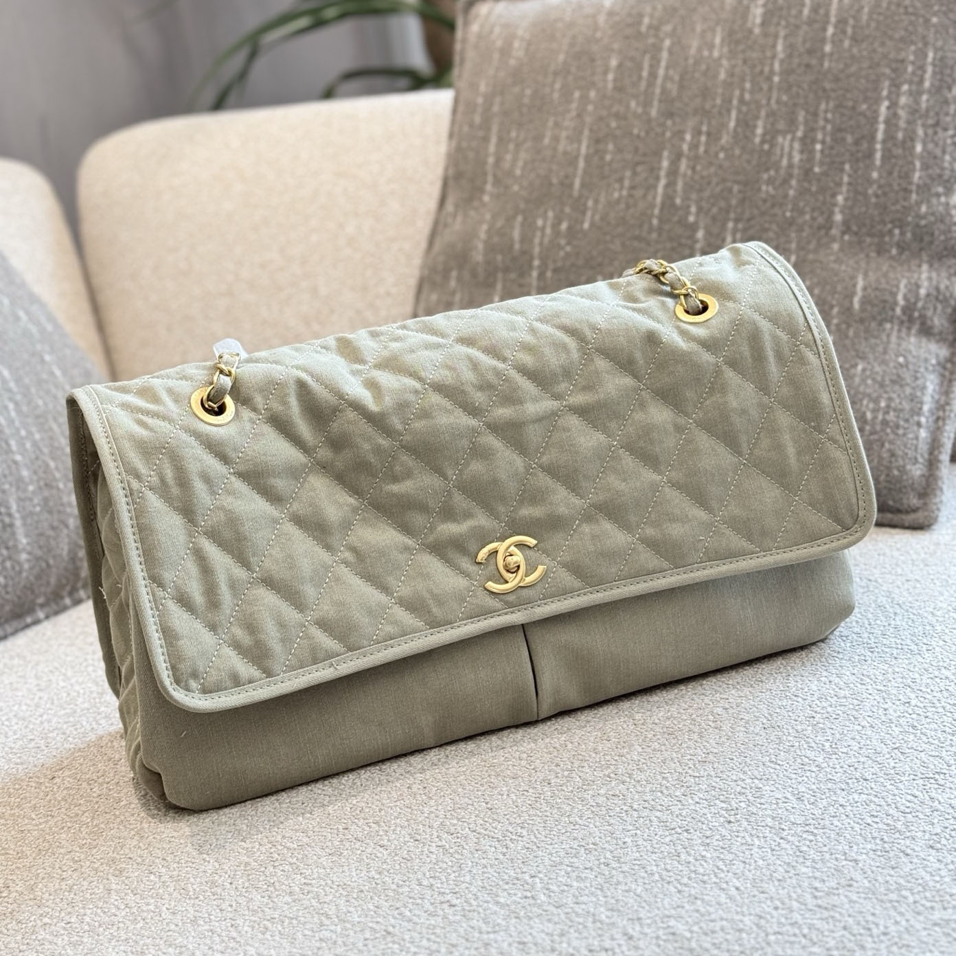 CH Large Canvas Chain Tote XX25091303