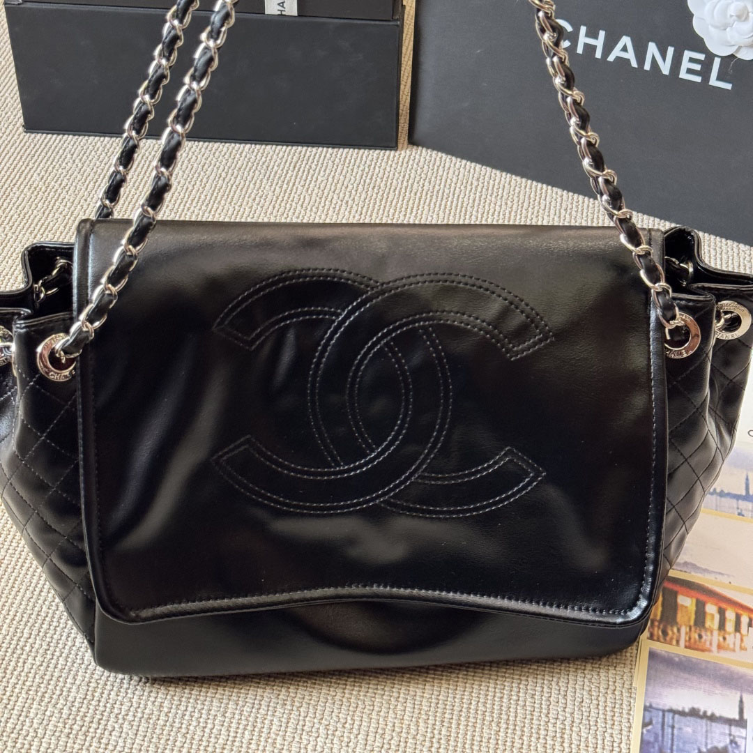 CH Retro Flap Tote XX25091316