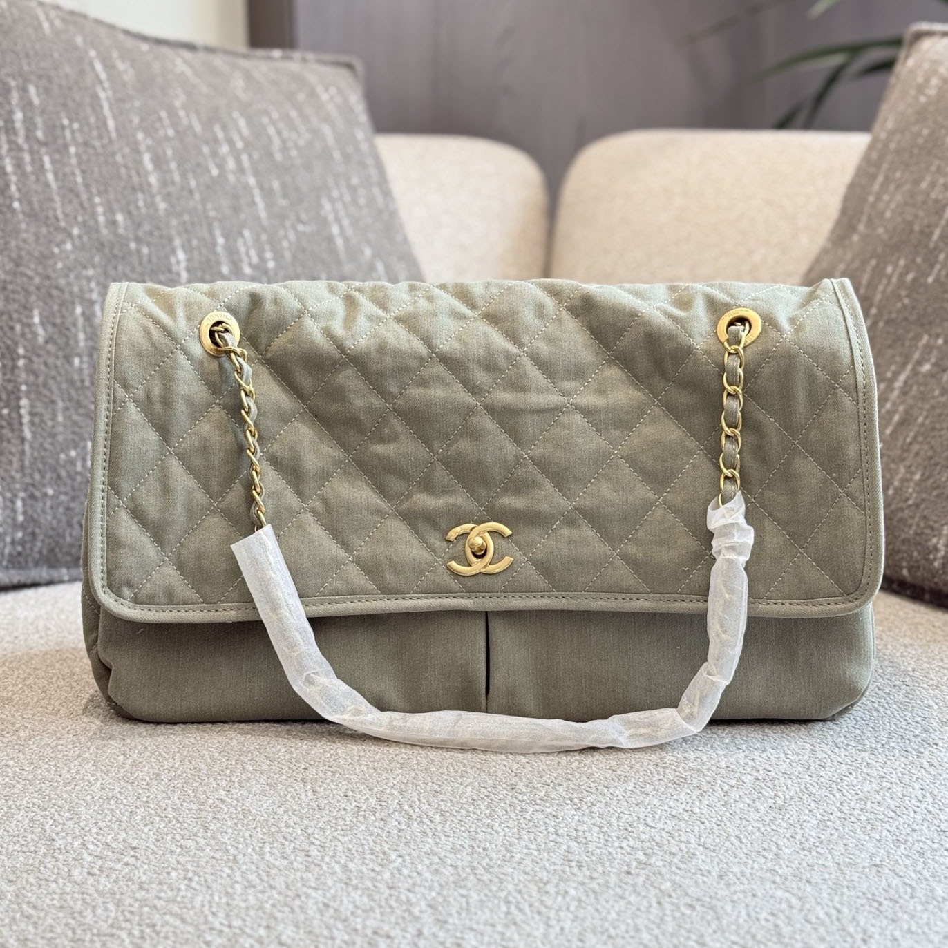 CH Large Canvas Chain Tote XX25091303