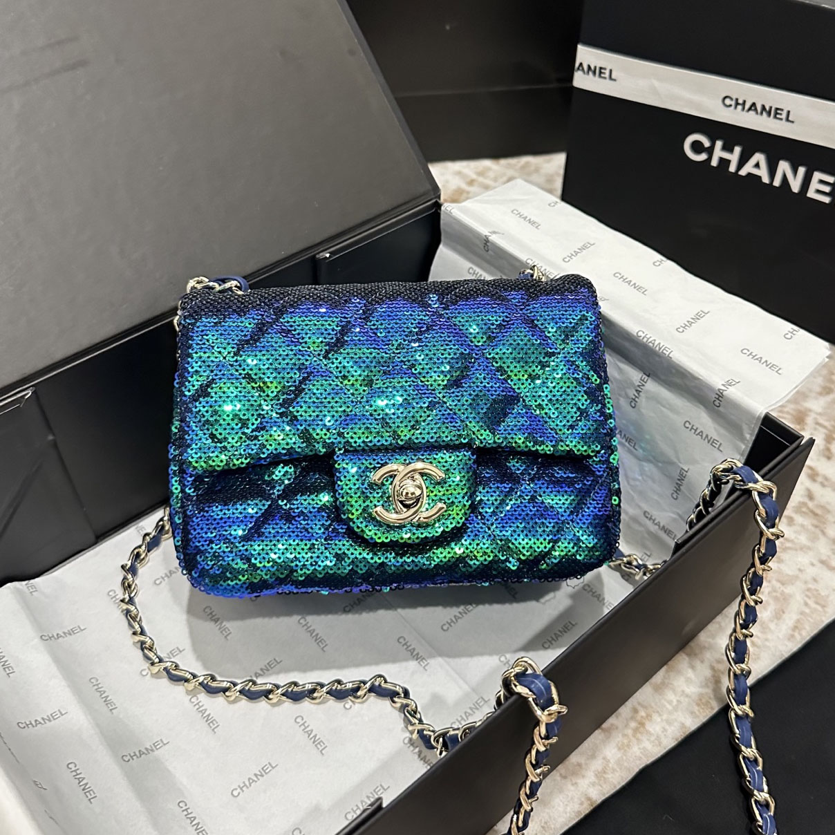 CH Gradient Sequin Shoulder Bag XX25091324