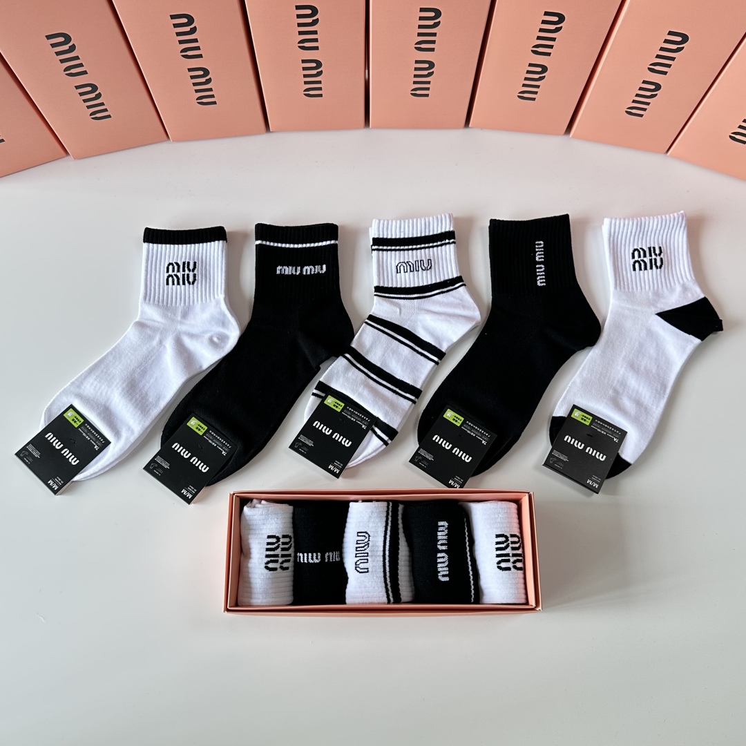 MIU Mid-Calf Socks Set YV25091323