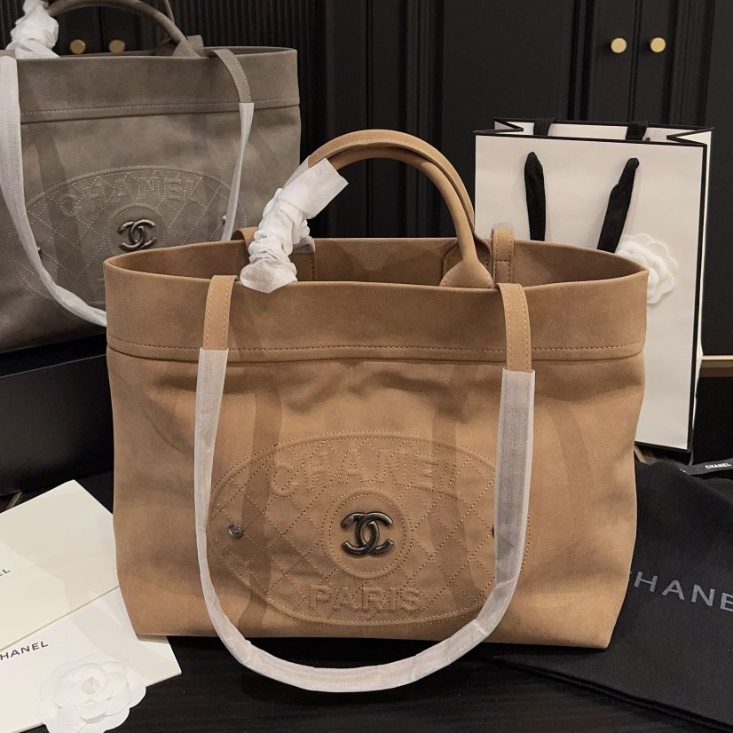 CH 25New Suede Tote XX25091317