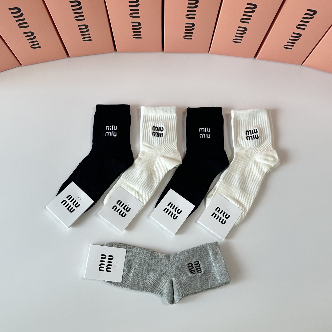 MIU Mid-Calf Socks Set YV25091321