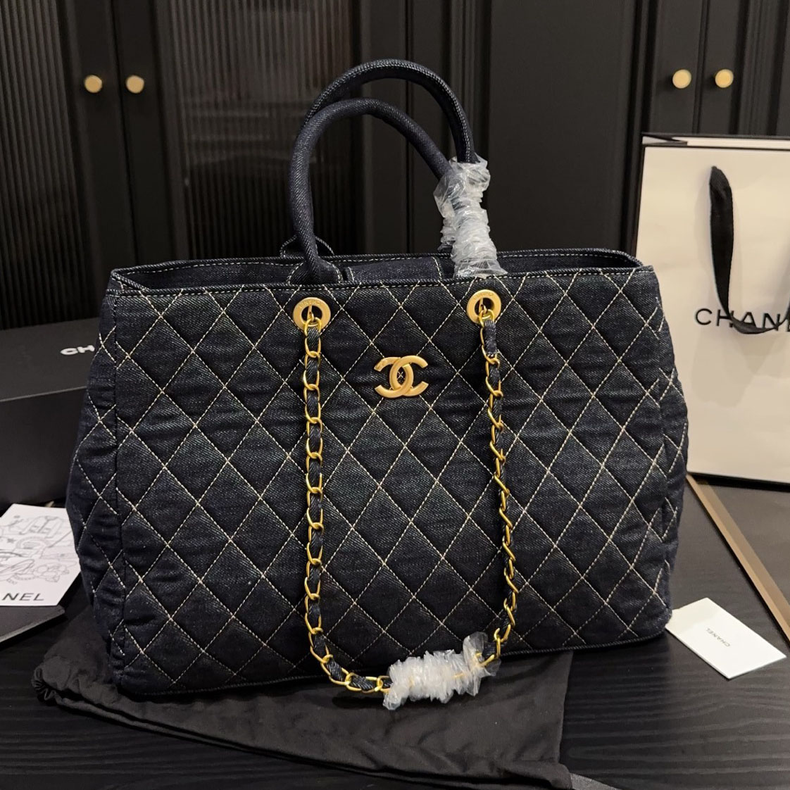 CH Denim Chain Tote XX25091323