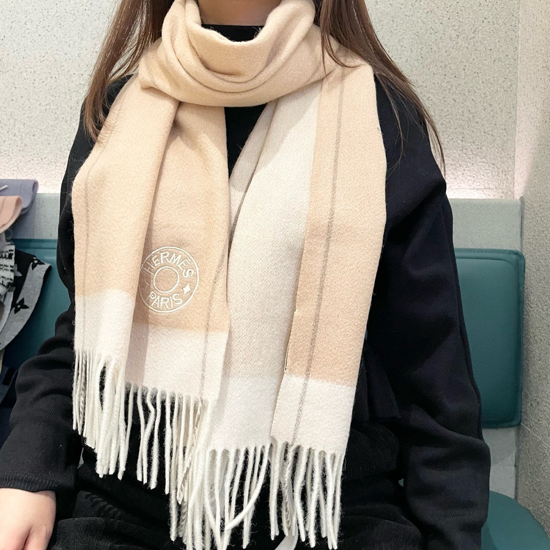 HM Classic Cashmere Scarf  YV25091423