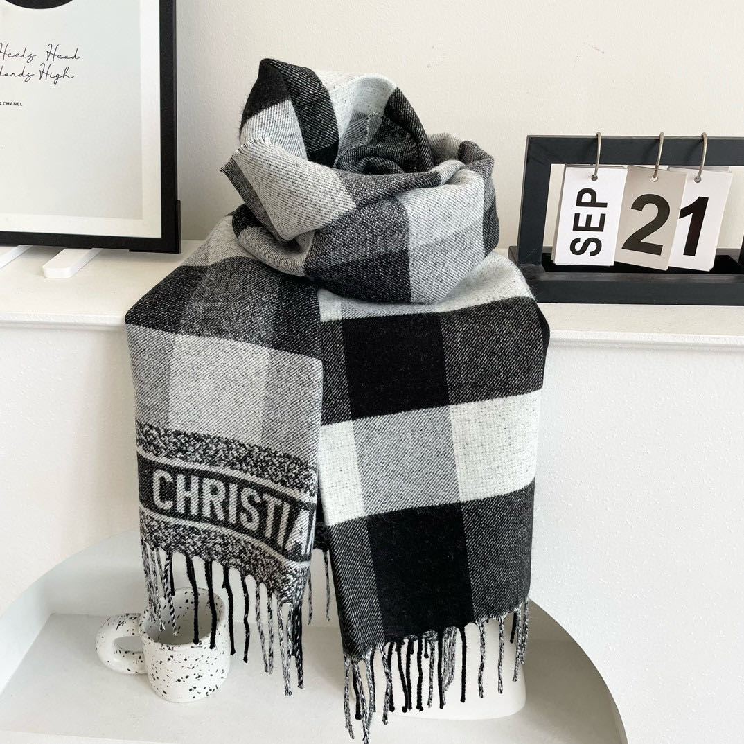 CD Checkered Wool Scarf/Shawl  YV25091425