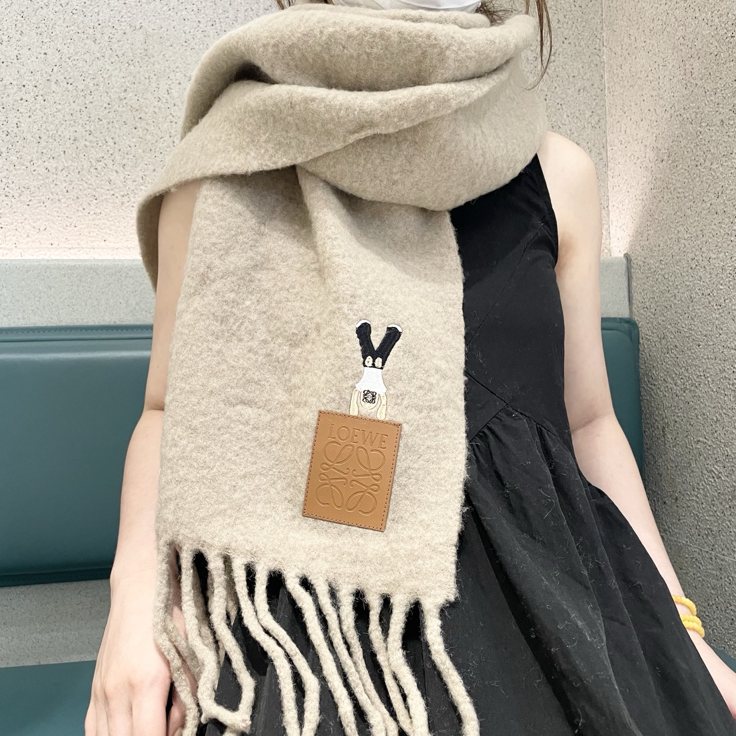 LOE Logo Leather Tag Mohair Scarf  YV25091416