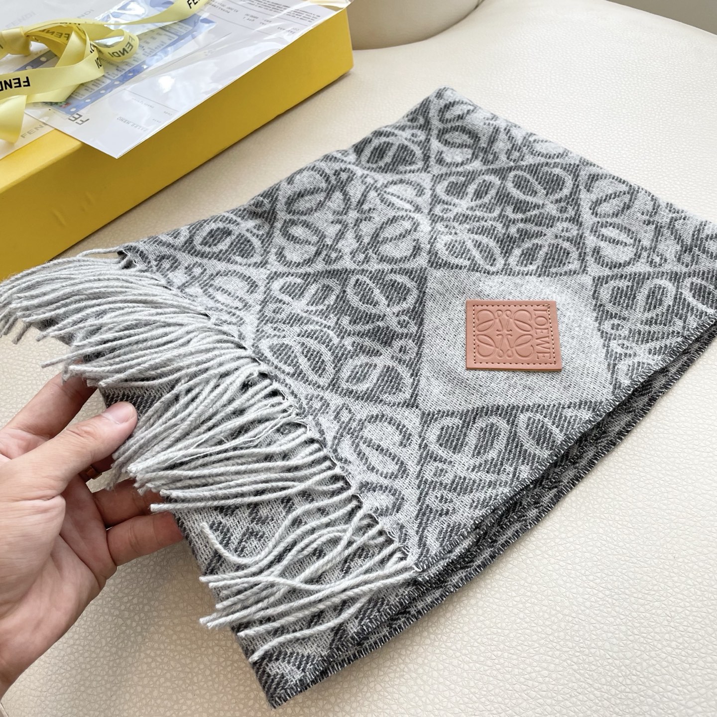 LOE Logo Leather Tag Anagram Cashmere Scarf  YV25091417