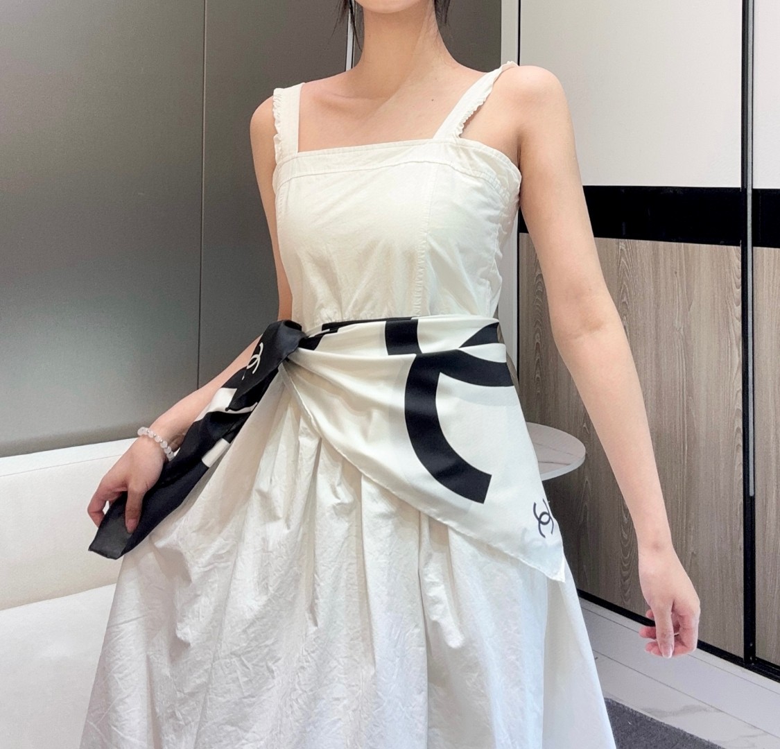 CH Black and White Checkered Double C Logo Silk Square Scarf  YV25091506