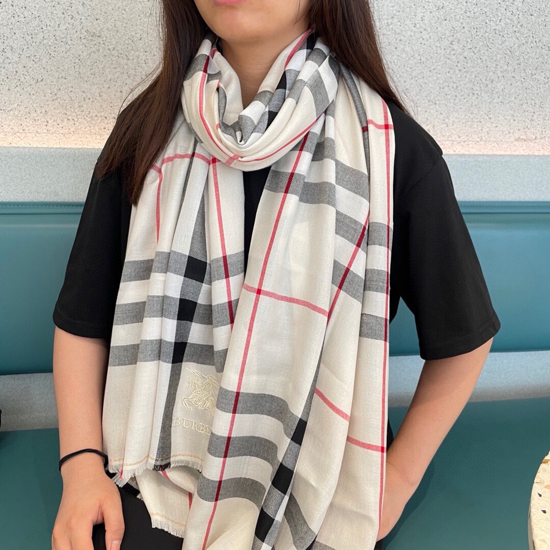 Bur Embroidered Knight Logo Check Cashmere Scarf/Shawl YV25091503