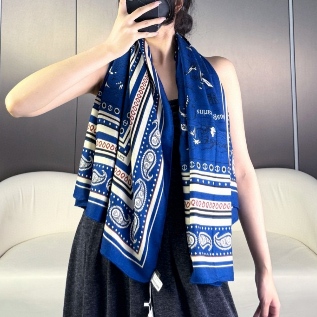 HM 140 Paisley Pattern Cashmere Square Scarf YV25091512