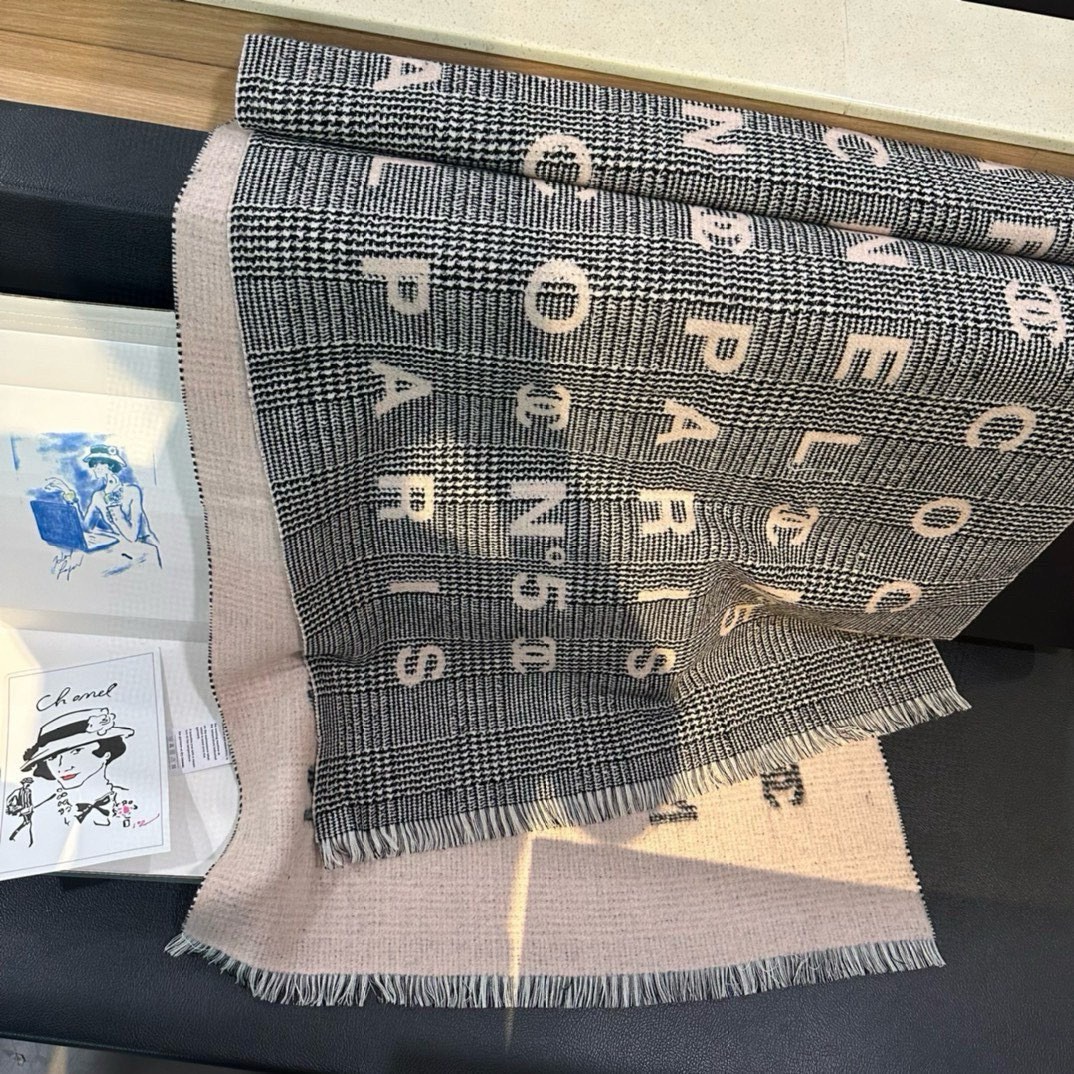 CH Houndstooth Jacquard Double-sided Cashmere Scarf / Shawl YV25091620