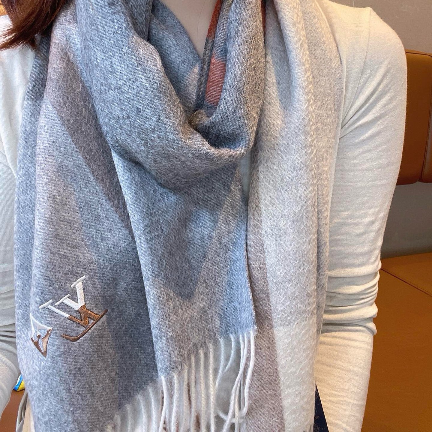 LV Unisex Embroidered Logo and Fringes Cashmere Scarf  YV25091612