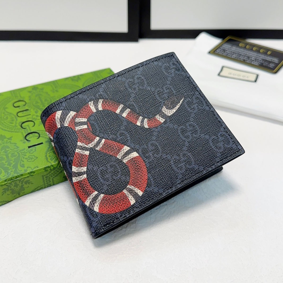 GG Classic Men's Snake Bifold Wallet XX25091911