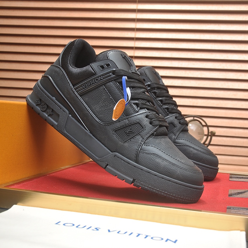LV Trainer  Signature Sneaker YV25092002