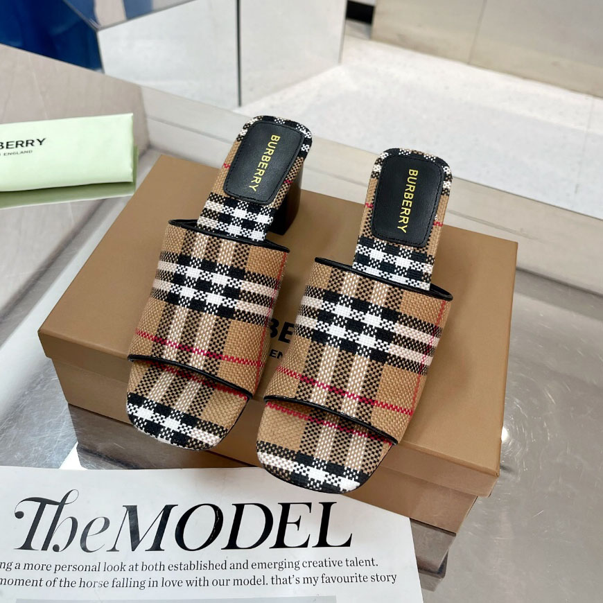 Bur Classic Block Heel Sandals DG24101102