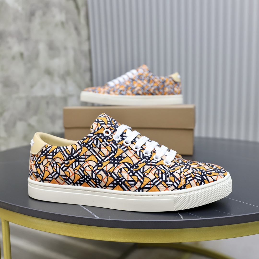 Bur B Logo-Paneled Flat Sneakers AM25092121