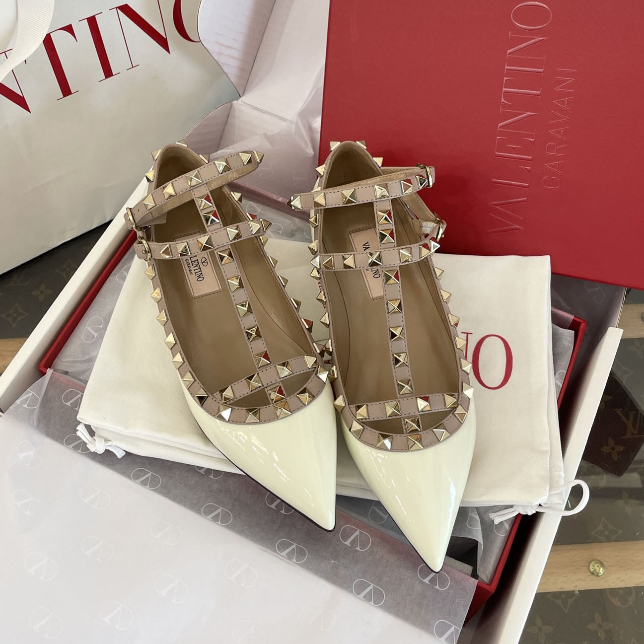VT Pointed-Toe Flats DD25071926